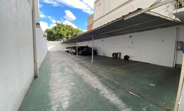 Departamento tres ambientes con cochera espacio guardacoche en alquiler en Wilde