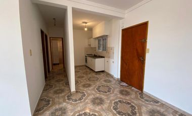 Departamento tres ambientes con cochera espacio guardacoche en alquiler en Wilde