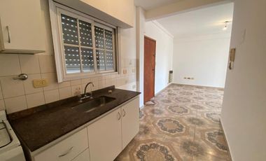 Departamento tres ambientes con cochera espacio guardacoche en alquiler en Wilde