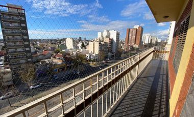 Departamento tres ambientes con cochera espacio guardacoche en alquiler en Wilde