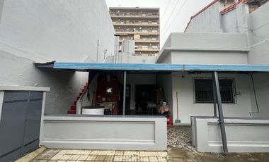Casa de tres ambientes con jardin y terraza en Venta!