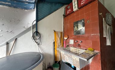 Casa de tres ambientes con jardin y terraza en Venta!