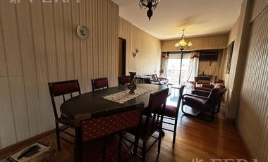 Venta Departamento 4 ambientes con balcón y cochera en Lanús