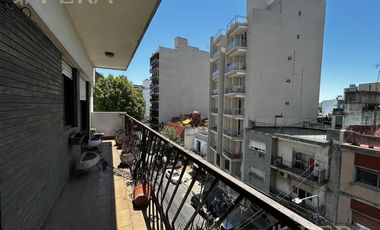 Venta Departamento 4 ambientes con balcón y cochera en Lanús
