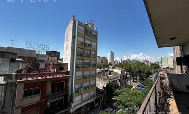 Venta Departamento 4 ambientes con balcón y cochera en Lanús