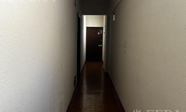 Venta Departamento 4 ambientes con balcón y cochera en Lanús