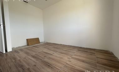 Venta de Casa 4 ambientes con galeria y fondo en Magallanes en Berazategui