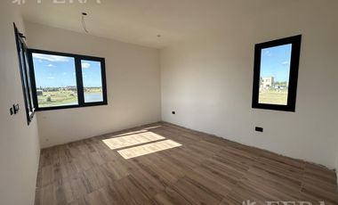 Venta de Casa 4 ambientes con galeria y fondo en Magallanes en Berazategui