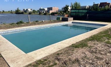 Venta de Casa 4 ambientes con galeria y fondo en Magallanes en Berazategui