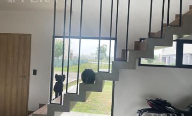 Venta de Casa 4 ambientes con galeria y fondo en Magallanes en Berazategui