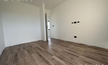 Venta de Casa 4 ambientes con galeria y fondo en Magallanes en Berazategui