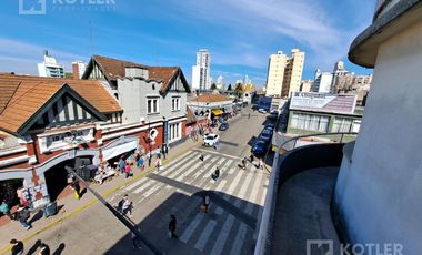 Oficinas en excelente ubicacion. 4 amb. en Est. Lomas apto profesional