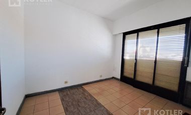 Oficinas en excelente ubicacion. 4 amb. en Est. Lomas apto profesional