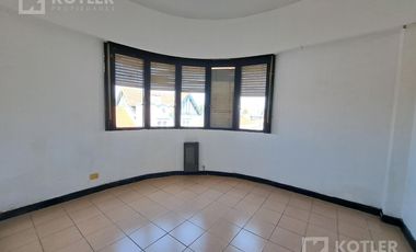 Oficinas en excelente ubicacion. 4 amb. en Est. Lomas apto profesional