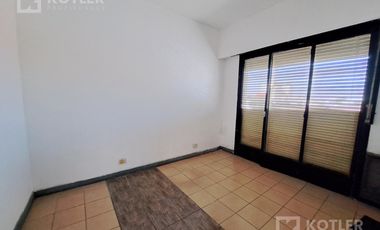 Oficinas en excelente ubicacion. 4 amb. en Est. Lomas apto profesional