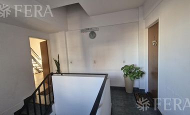 Venta departamento 5 ambientes con balcón en Sarandi