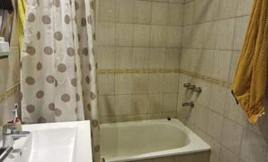 Venta departamento 5 ambientes con balcón en Sarandi