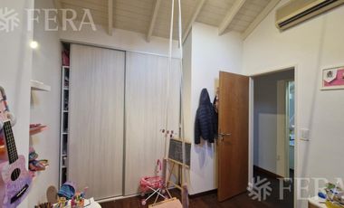 Venta departamento 5 ambientes con balcón en Sarandi