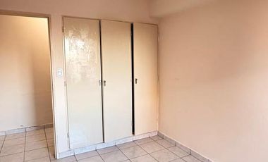 Amplio departamento de 2 dormitorios , Moreno 1era cuadra, Barrio Sur