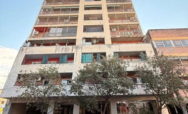 Amplio departamento de 2 dormitorios , Moreno 1era cuadra, Barrio Sur