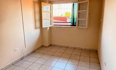 Amplio departamento de 2 dormitorios , Moreno 1era cuadra, Barrio Sur