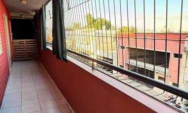 Amplio departamento de 2 dormitorios , Moreno 1era cuadra, Barrio Sur