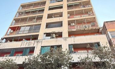 Amplio departamento de 2 dormitorios , Moreno 1era cuadra, Barrio Sur