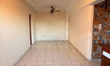 Amplio departamento de 2 dormitorios , Moreno 1era cuadra, Barrio Sur