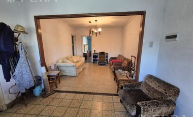 Venta PH multifamiliar con cochera en Wilde