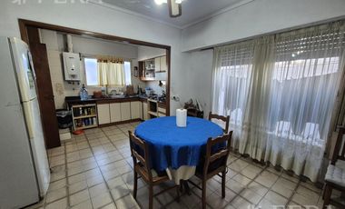 Venta PH multifamiliar con cochera en Wilde