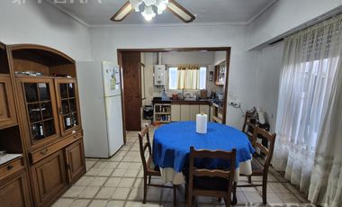 Venta PH multifamiliar con cochera en Wilde