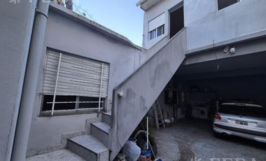 Venta PH multifamiliar con cochera en Wilde