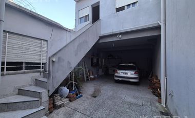 Venta PH multifamiliar con cochera en Wilde