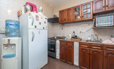 Venta Casa en Cañuelas. cinco ambientes. Lote propio con Pileta y  Cochera