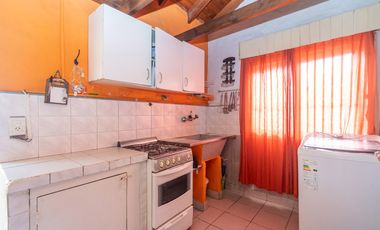 Venta Casa en Cañuelas. cinco ambientes. Lote propio con Pileta y  Cochera