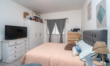 Venta Casa en Cañuelas. cinco ambientes. Lote propio con Pileta y  Cochera