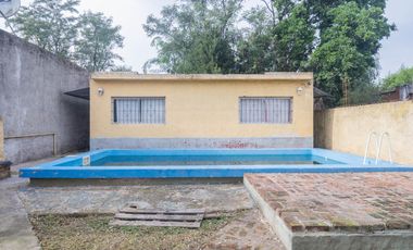 Venta Casa en Cañuelas. cinco ambientes. Lote propio con Pileta y  Cochera