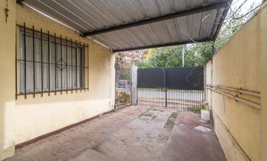 Venta Casa en Cañuelas. cinco ambientes. Lote propio con Pileta y  Cochera