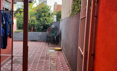 Casa de tres ambientes apto credito a la venta con patio y garage en Wilde Centro