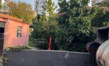 Casa de tres ambientes apto credito a la venta con patio y garage en Wilde Centro