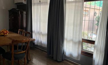 Casa de tres ambientes apto credito a la venta con patio y garage en Wilde Centro