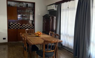 Casa de tres ambientes apto credito a la venta con patio y garage en Wilde Centro