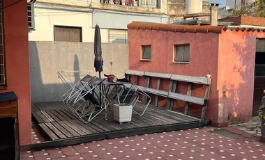 Casa de tres ambientes apto credito a la venta con patio y garage en Wilde Centro