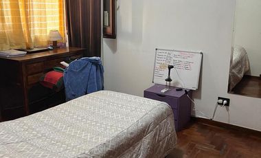 Casa de tres ambientes apto credito a la venta con patio y garage en Wilde Centro