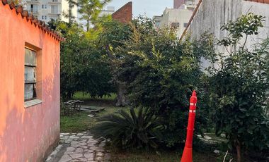Casa de tres ambientes apto credito a la venta con patio y garage en Wilde Centro