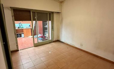 Casa de Tres ambientes con Local y Quincho en Venta