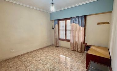 Amplio chalet en venta en Moron Norte