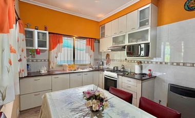 Amplio chalet en venta en Moron Norte