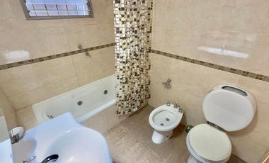 Amplio chalet en venta en Moron Norte