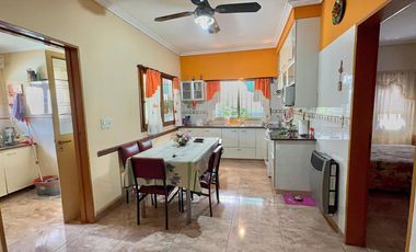 Amplio chalet en venta en Moron Norte